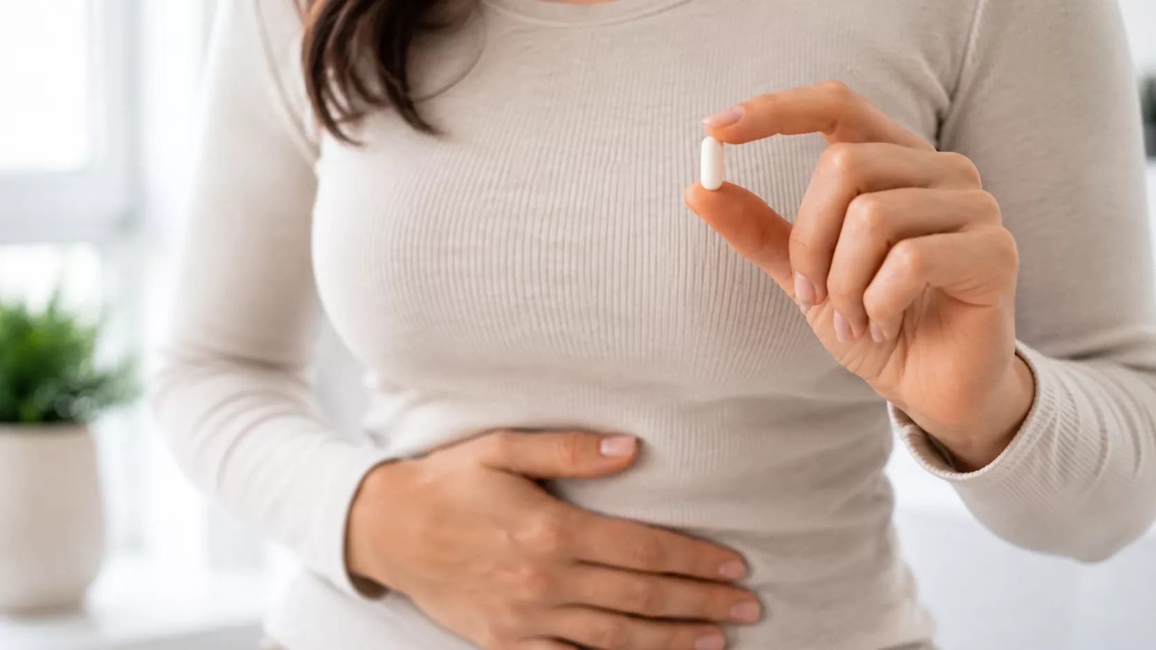 Probiotic capsules and a glass of water, illustration for an information article on probiotics and diarrhoea